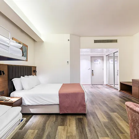 St Raphael Hotel