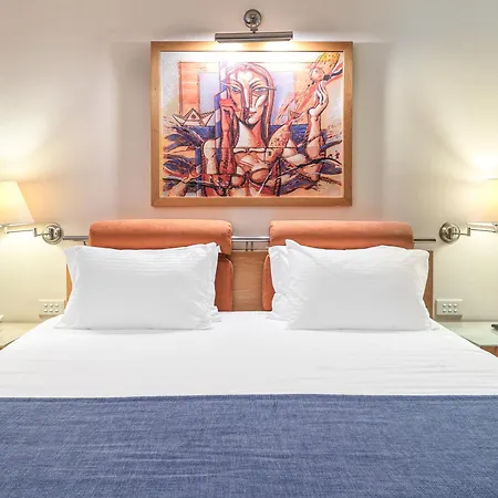 St Raphael Hotel