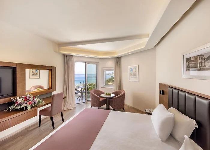 St Raphael Szálloda 5*