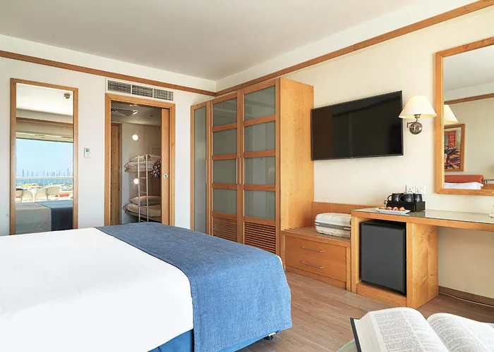 St Raphael Hotel